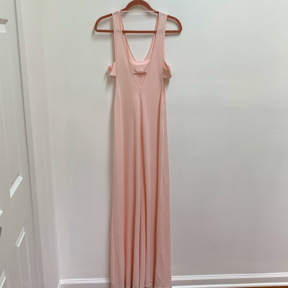 Light pink size medium maxi dress low cut, open back, open side.Brand new no tag - Picture 7 of 10